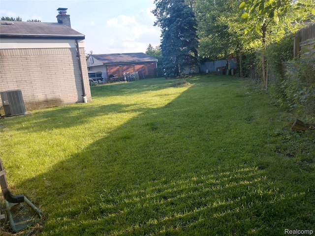 30469 Winthrop Dr, Madison Heights, MI 48071 - photo 3