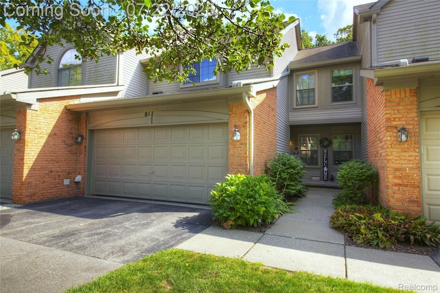 811 Woodridge Hills Dr, Brighton, MI 48116 - photo 1
