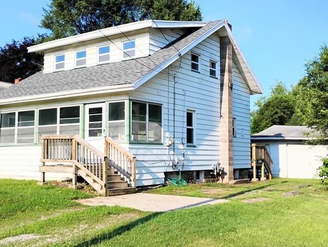 2126 Vining St, Jackson, MI 49203 - photo 1
