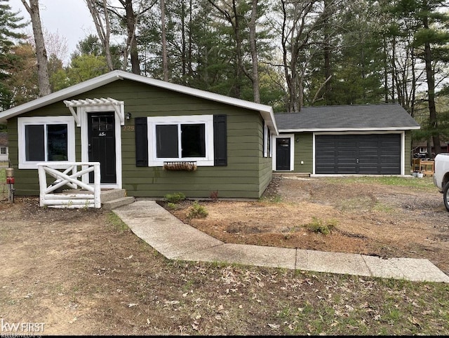 229 Pine Oaks Dr, Prudenville, MI 48651 - photo 1