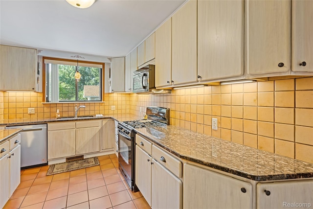 1540 Davis St, Wyandotte, MI 48192 - photo 20