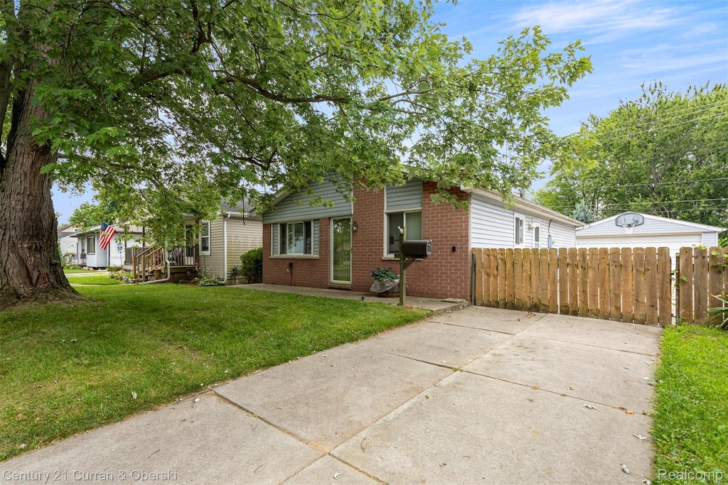 4924 Hazel St, Dearborn Heights, MI 48125 - photo 1