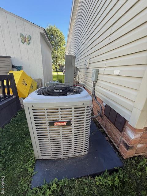 17115 Scarborough Dr, Macomb, MI 48044 - photo 23