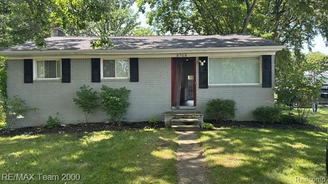 8768 Whitehorn St, Romulus, MI 48174 - photo 1