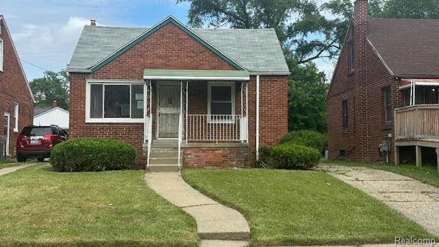 18240 Shaftsbury Ave, Detroit, MI 48219 - photo 1