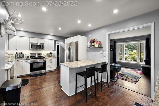 2023 Roslyn Rd, Grosse Pointe Woods, MI 48236 - photo 13