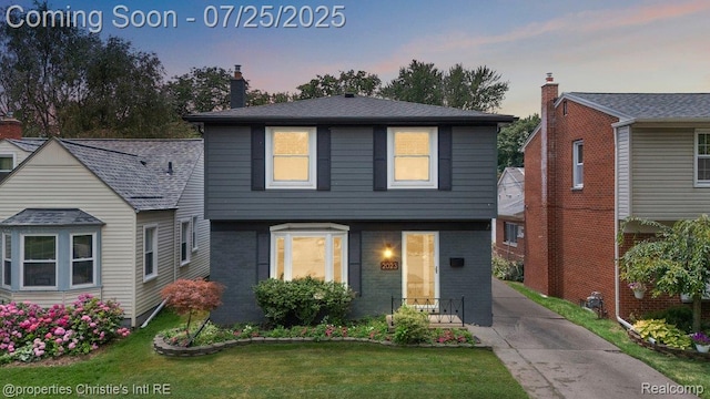 2023 Roslyn Rd, Grosse Pointe Woods, MI 48236 - photo 1
