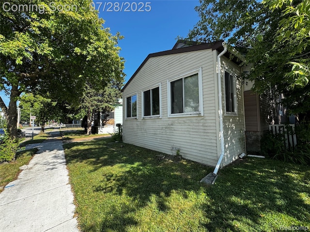 1010 13th St, Bay City, MI 48708 - photo 2