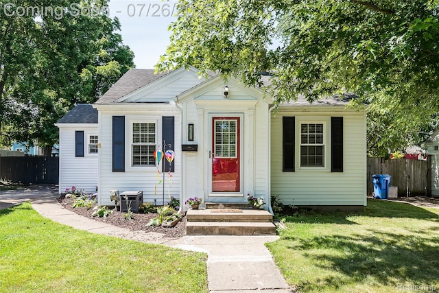 719 Spring St, Howell, MI 48843 - photo 1