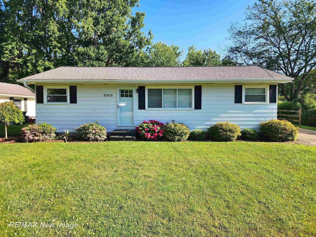 6909 Wallace Dr, Saginaw, MI 48609 - photo 1