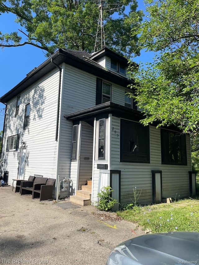 205 W Dayton St, Flint, MI 48505 - photo 1