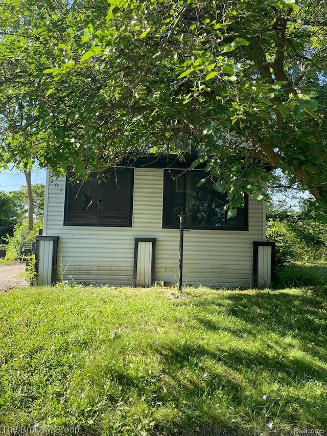 205 W Dayton St, Flint, MI 48505 - photo 2