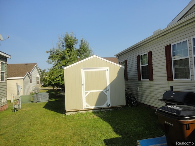 955 Cameron Cir, Monroe, MI 48161 - photo 3
