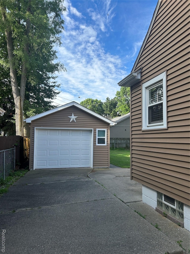213 Robertson St, Mount Clemens, MI 48043 - photo 2