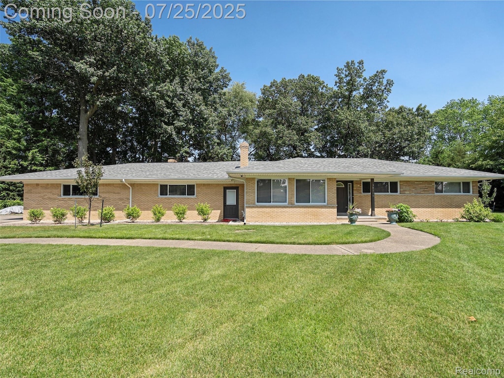 38268 E Horseshoe Dr, Clinton Township, MI 48036 - photo 1