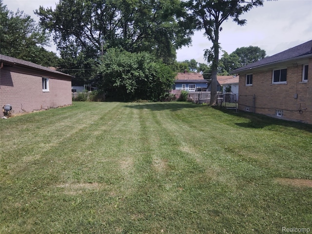 8275 Cadillac Ave, Warren, MI 48089 - photo 3