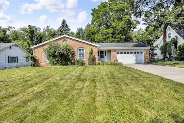 2144 Creglow Dr, Jackson, MI 49203 - photo 1