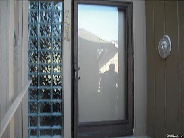 7494 Pebble Ln, West Bloomfield, MI 48322 - photo 2