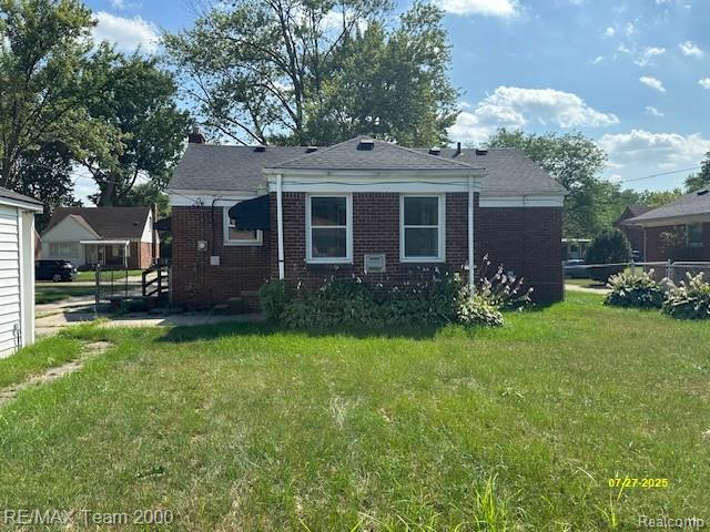 19703 Roscommon St, Harper Woods, MI 48225 - photo 4