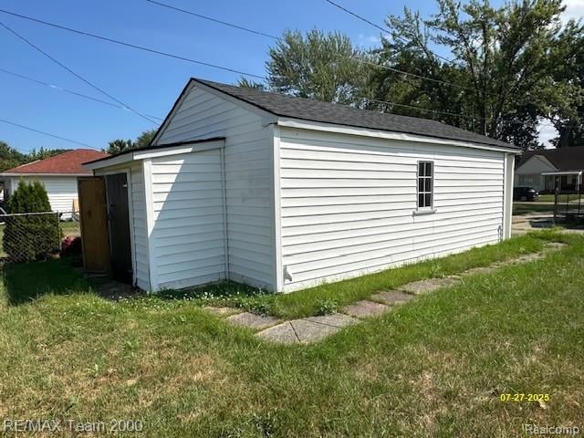 19703 Roscommon St, Harper Woods, MI 48225 - photo 10