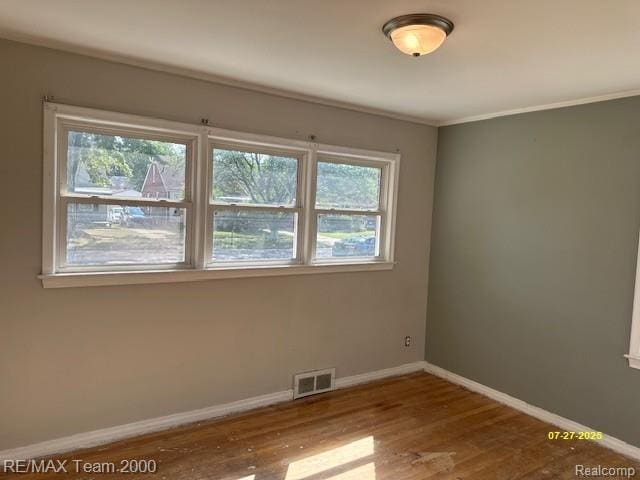 19703 Roscommon St, Harper Woods, MI 48225 - photo 13