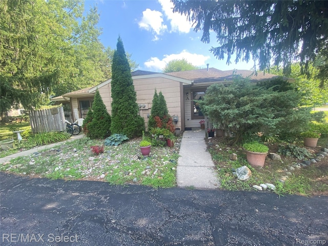 2110 Phillips Ave, Holt, MI 48842 - photo 14