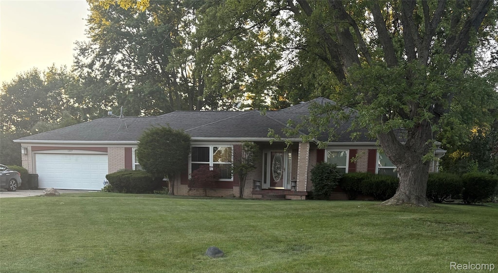 1329 Arrowwood Ln, Grand Blanc, MI 48439 - photo 1