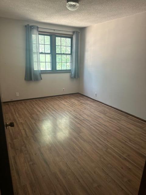 906 Mills Ave, Muskegon, MI 49445 - photo 24