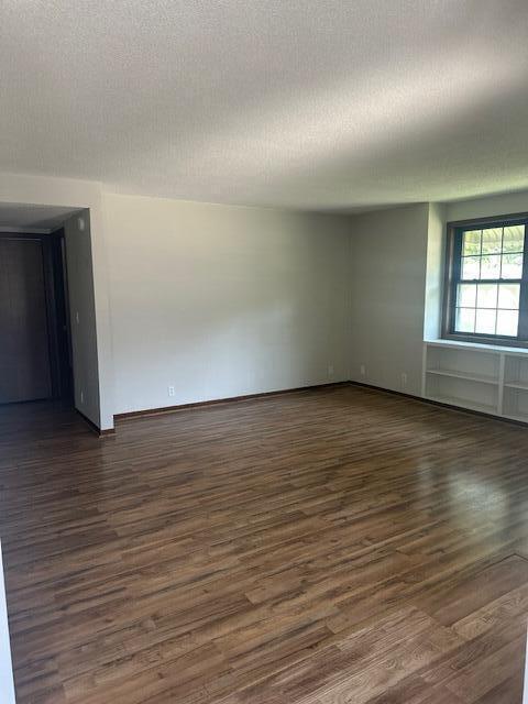 906 Mills Ave, Muskegon, MI 49445 - photo 15