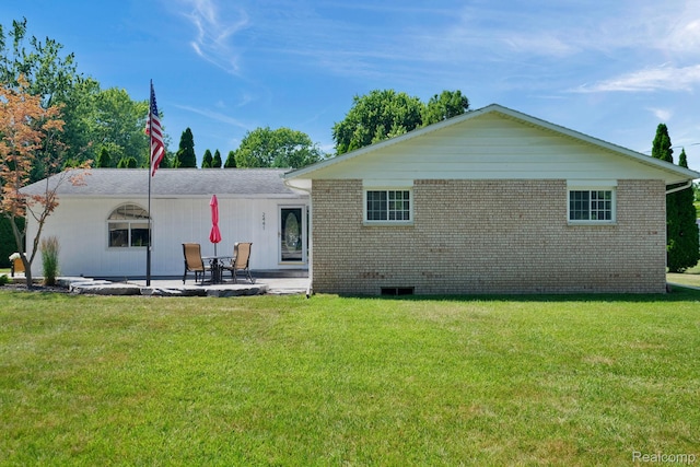 2441 Berberovich Dr, Saginaw, MI 48603 - photo 1