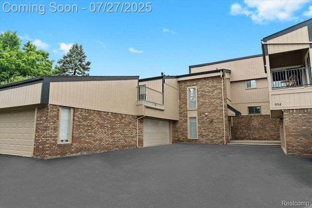 996 Golfview Ct, Rochester Hills, MI 48307 - photo 2