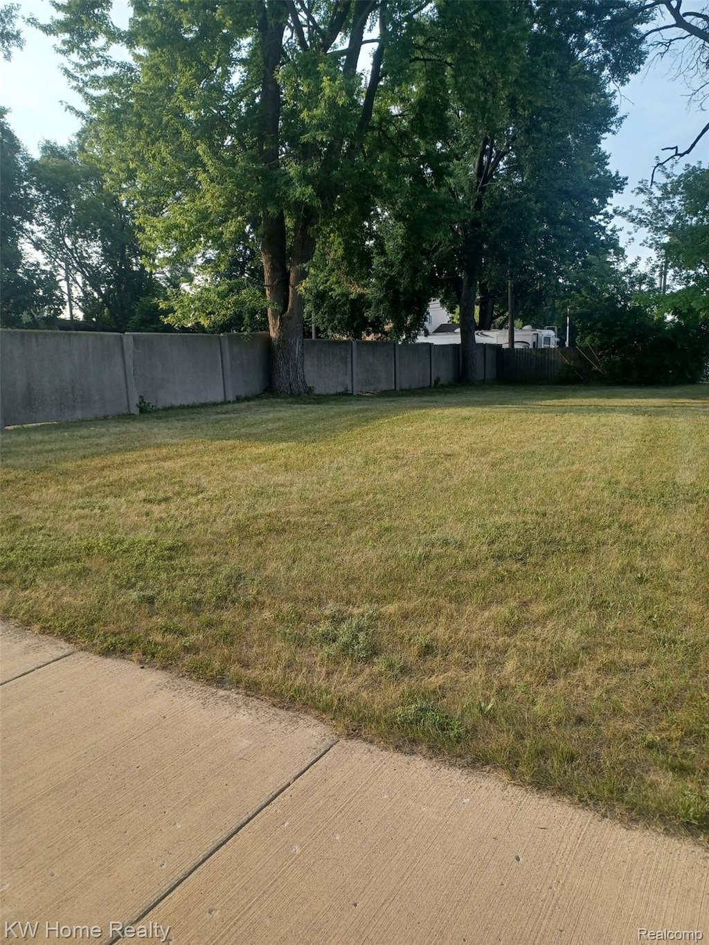 934 E Granet Ave, Hazel Park, MI 48030 - photo 2
