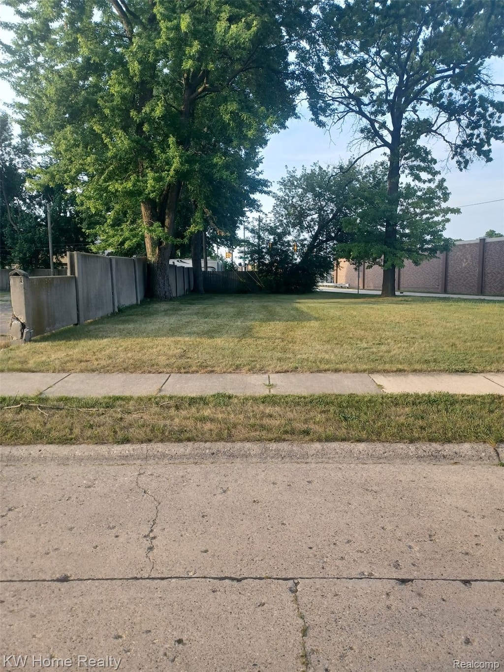 934 E Granet Ave, Hazel Park, MI 48030 - photo 1