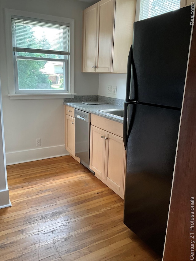 216 Woodside Rd, Royal Oak, MI 48073 - photo 4