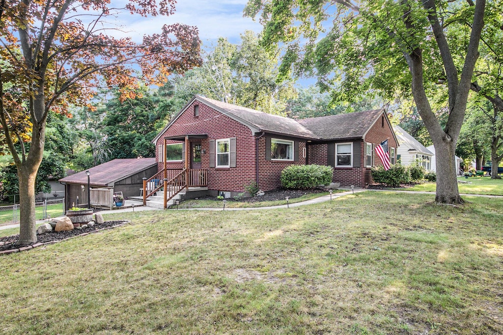 822 W Orange St, Greenville, MI 48838 - photo 1