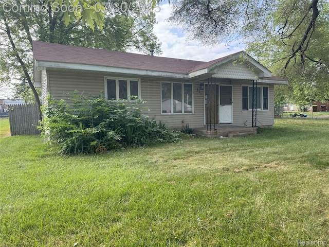824 Harbor Ave, Monroe, MI 48162 - photo 1