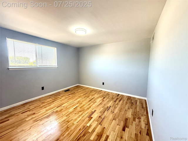1569 W Whitcomb Ave, Madison Heights, MI 48071 - photo 5