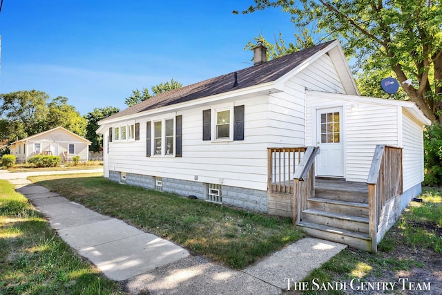 1057 E Larch Ave, Muskegon, MI 49442 - photo 2