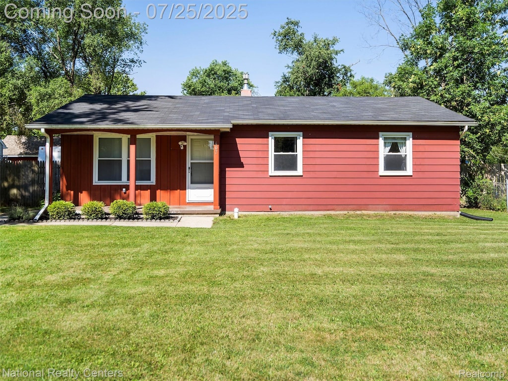 407 Crescent Ave, Holly, MI 48442 - photo 1