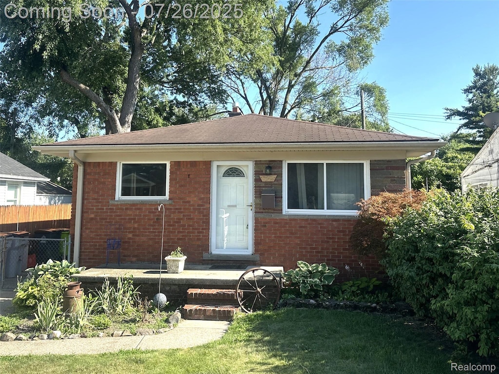 1512 E Jarvis Ave, Hazel Park, MI 48030 - photo 1