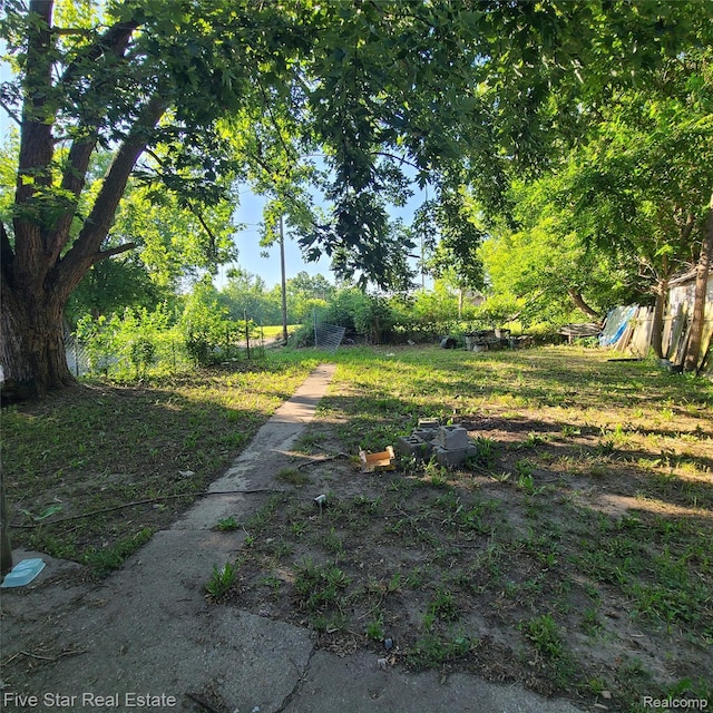 1062 Tremont Ave, Flint, MI 48505 - photo 6