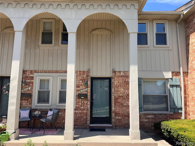 8133 Clay Ct, Sterling Heights, MI 48313 - photo 1