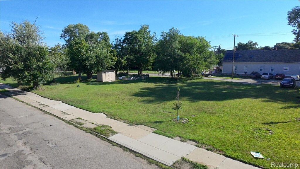 3310 Junction Jct, Detroit, MI 48210 - photo 2