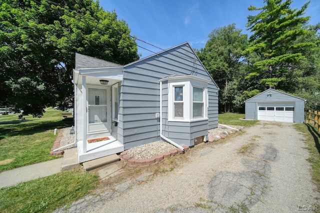 741 Dennis St, Adrian, MI 49221 - photo 4
