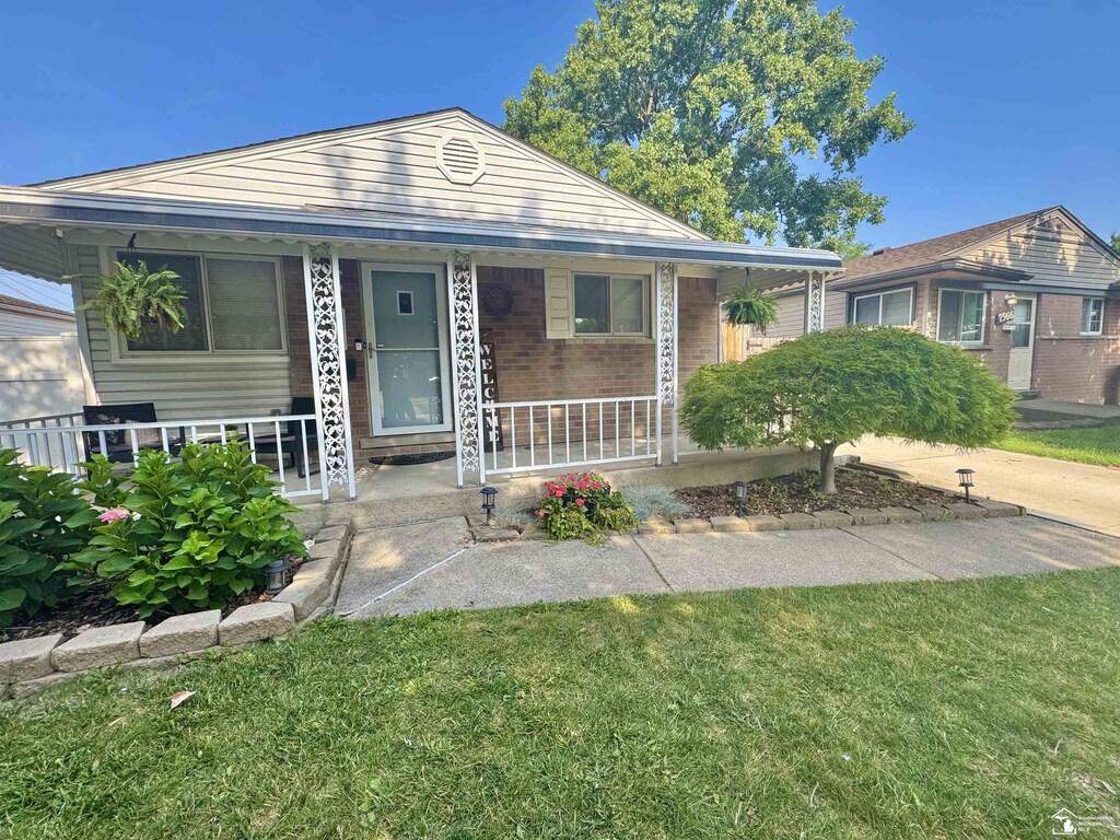 7578 Campbell St, Taylor, MI 48180 - photo 1