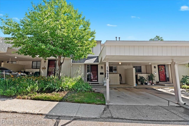 1527 Charter Oak Dr, Rochester Hills, MI 48309 - photo 1