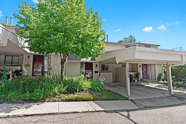 1527 Charter Oak Dr, Rochester Hills, MI 48309 - photo 2