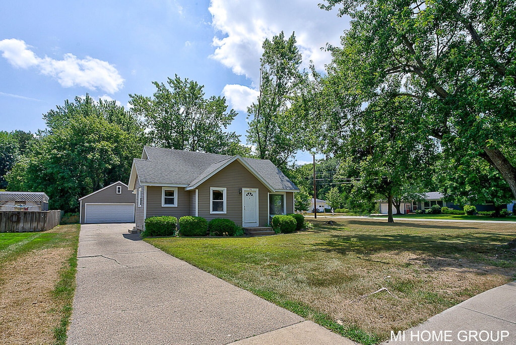 792 W 26th St, Holland, MI 49423 - photo 1