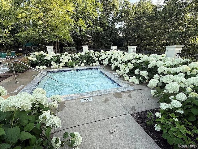 10104 Jasmine Dr, Walled Lake, MI 48390 - photo 26
