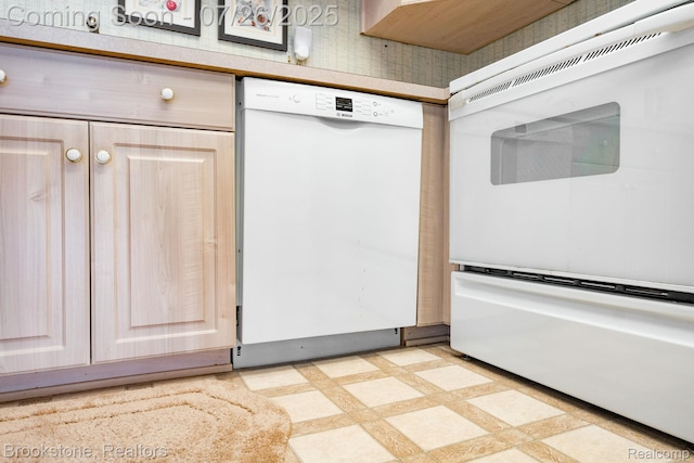 2808 Roundtree Dr, Troy, MI 48083 - photo 13